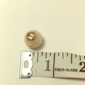 Gucci pearl button